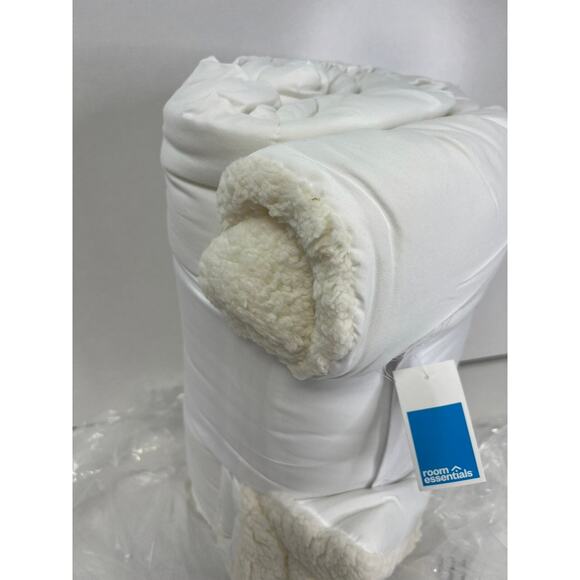 Room essentials sherpa comforter twin/twinxl - Picture 5 of 6